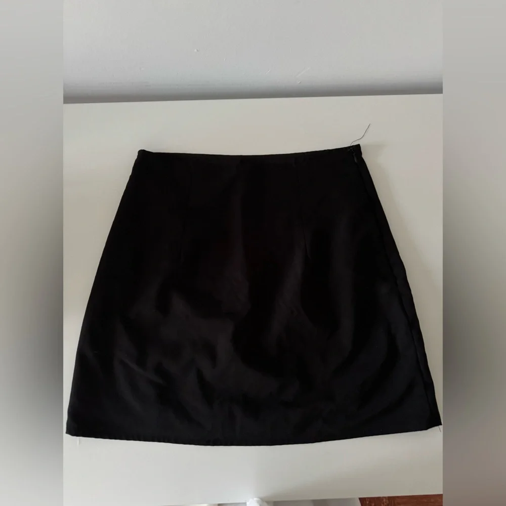 SHEIN SOLID SPLIT HEM SKIRT BLACK SIZE SMALL - Picture 6 of 11